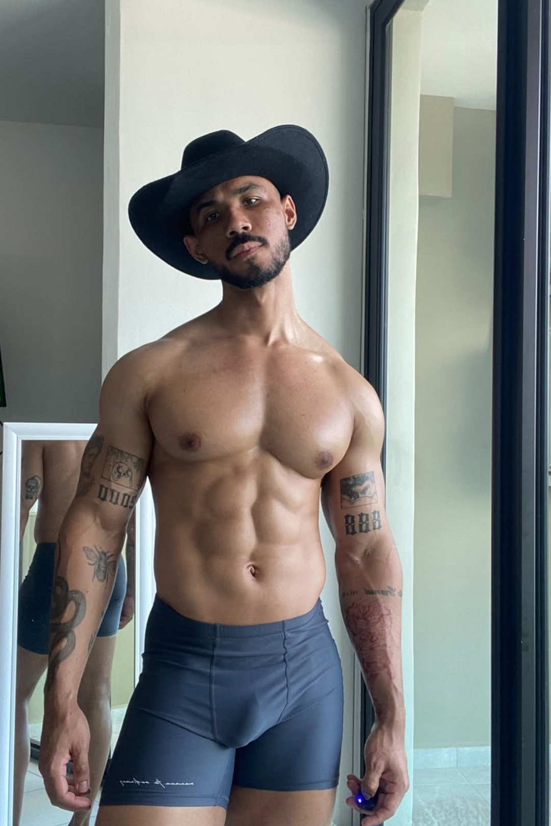 Lustrous Scrunch-Butt 4.5" Bike Shorts - Graphite